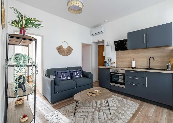Sublime 2 Bedroom Apart - Cannes Residential Area